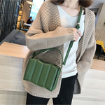 シンプル可愛い 年中使えるレザーショルダーバッグ 