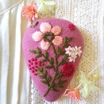 刺繍ブローチ★楽しい花一輪
