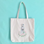 チューリップ畑の女の子刺繍トートバッグ