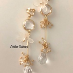 お花のアシンメトリーイヤリング