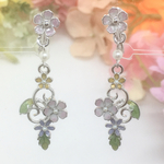 花と透かし細工のイヤリング/シルバー×ピンク