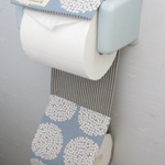 トイレットペーパーホルダー　サークルフラワー　ブルー