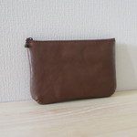 革で作ったシンプルなポーチ＊深めタック付＊こげ茶＊