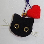 ちりめん根付け　黒猫　(ねこ&ハート)