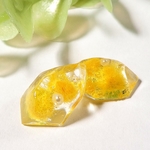ミモザの多角形クリアレジンピアス/イヤリング＊レジン＊イエロー＊パール