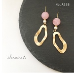 No.A538  ♛︎ゴールドチャーム × パステルピンクストーン ピアス / イヤリング