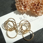 重ねゴールドリングの大人ピアス