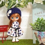 プチブライスNo.111  プチっこ白地にネイビー花柄のワンピ/