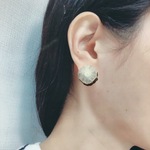 [139]. ◆ホワイト◆ソーラークォーツ　スタッドピアス