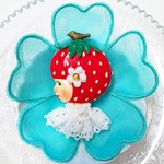 いちごちゃんブローチ （横顔）