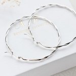 SV935(Argentium)-twist hoop ピアス