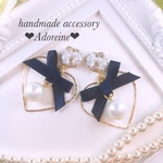 ❤︎No.106❤︎フラワービジューハートリボン(紺色)ピアスイヤリング