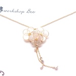 つぼみが揺れる雪柳のネックレス