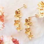 スリーフラワーピアス