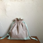 星の綿麻 巾着袋 ＊グレイッシュピンクにシルバー×ペパーミントの切り替え 20.6×22＊給食袋 に フリル巾着