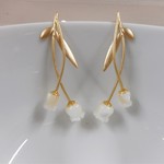 真鍮　白蝶貝スズランのピアス