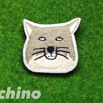【大人気！！】チベットスナギツネさん 刺繍 ブローチ