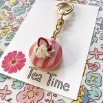 お値下げ中☆ストライプflowerいちごゼリーケーキのキーホルダー