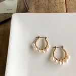淡水パールのチタンフープピアス（ゴールドカラー）