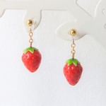 いちごのイヤリング・ピアス