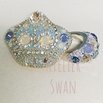 ビジュークラウンブローチ