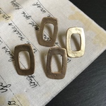 中抜長方形チタンピアス 