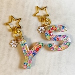 お花たっぷり❁イニシャルキーホルダー
