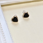 樹脂ピアス 小さなハート ブラック