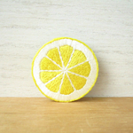 レモンの刺繍ブローチ