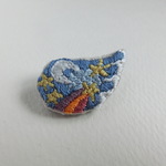 刺繍ブローチ　つばさの形