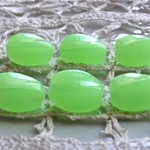 ひねり　淡い緑　チェコビーズ６個