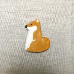 おすわり柴犬のブローチ