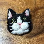 ハチワレ猫ちゃんブローチ