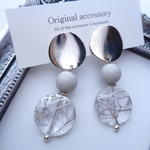 silver＊大ぶりメタルプレート×アクリルビーズイヤリング
