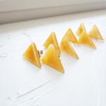送料無料14kgf*Yellow Aventurine Triangle pierced earring / earring