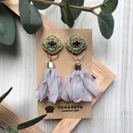 《2way》刺繍とビーズ刺繍・お花の耳飾り（グリーン×フリルタッセル）