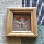 カーネーションの刺繍ミニ額