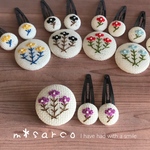 お花（紫色）の刺繍くるみボタン（ブローチ・ヘアゴム・ぱっちんどめ・マグネット）