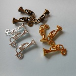 3セットのみ☆金属チャーム（ラッパ3色（金・銀・金古美×３）