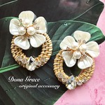 オススメ商品🌼　ホワイトフラワー　パールビジュー　ラタン　