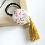 刺繍　くるみボタン　ヘアゴム　ハナミズキ　タッセル