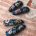 送料無料♪青に小花柄のぷっくりぱっちんピン