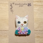 ネコの刺繍ブローチ 〜オッドアイ〜