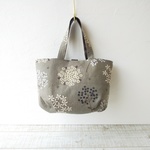 リネンのカーキブラウンのフラワー　トートバッグ