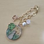 白猫とクローバーのバッグチャーム
