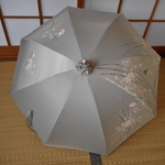 手描き・花に雀が一羽の日傘（傘袋付き）