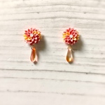 つまみ細工  揺れる小さいダリアのピアス