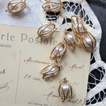 【2個】22×12mm/18kgp/ホワイトパール/ワイヤーフラワーチャーム