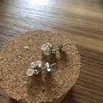 しずくのプチピアス