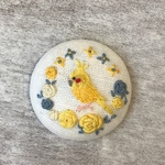 40mmリネン刺繍ブローチオカメインコ